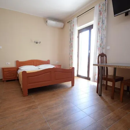 Nina Pensionat Starigrad Paklenica