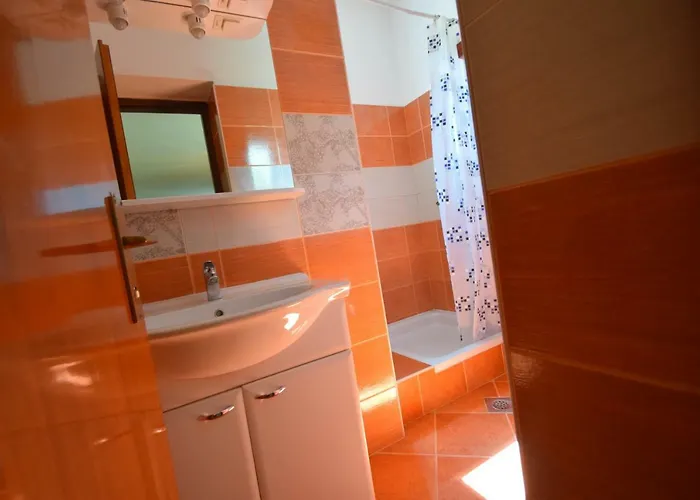 Nina 3* Starigrad Paklenica