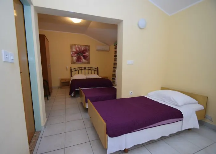 Nina 3* Starigrad Paklenica