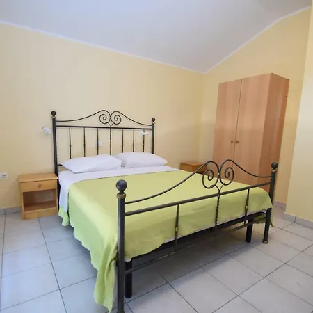 Nina 3* Starigrad Paklenica