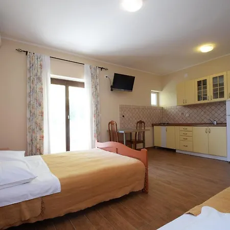 Nina 3* Starigrad Paklenica