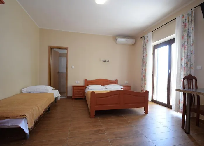 Nina Vendégház Starigrad-Paklenica